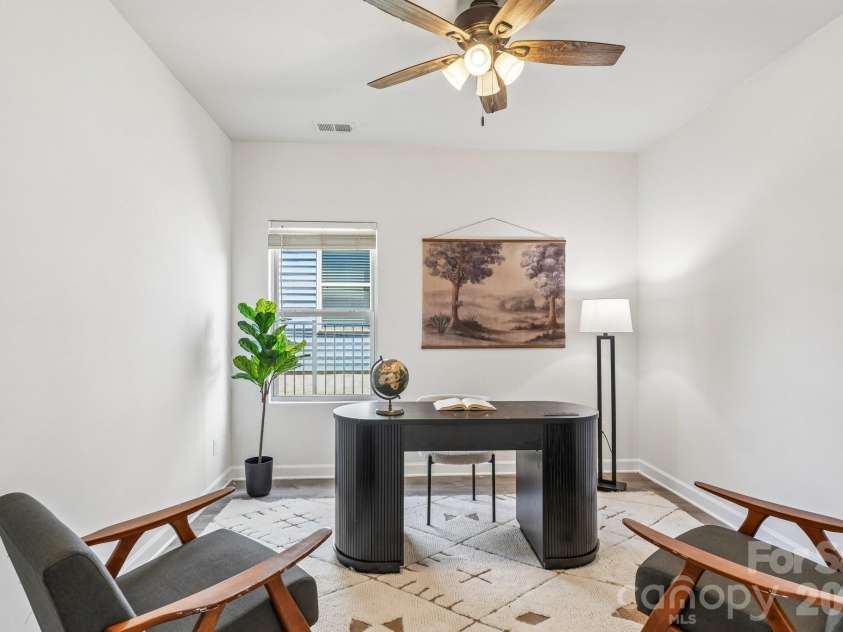 11912 Red Leaf Drive, Charlotte, NC 28215.  MLS# CAR4380337, YatesRealty ID 26367. 
