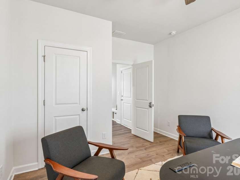 11912 Red Leaf Drive, Charlotte, NC 28215.  MLS# CAR4380337, YatesRealty ID 26367. 