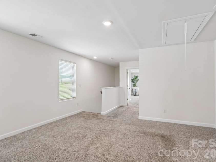 11912 Red Leaf Drive, Charlotte, NC 28215.  MLS# CAR4380337, YatesRealty ID 26367. 