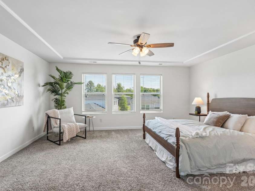 11912 Red Leaf Drive, Charlotte, NC 28215.  MLS# CAR4380337, YatesRealty ID 26367. 