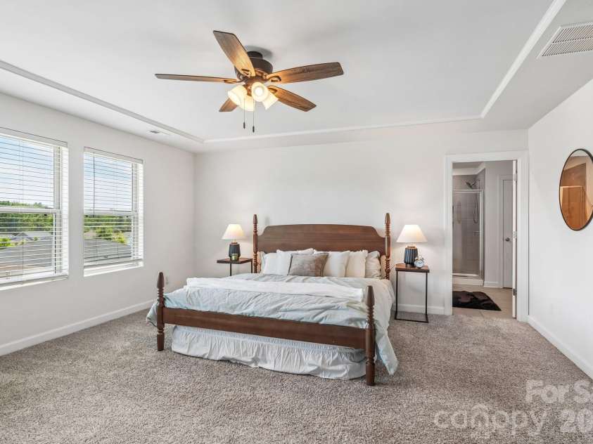 11912 Red Leaf Drive, Charlotte, NC 28215.  MLS# CAR4380337, YatesRealty ID 26367. 