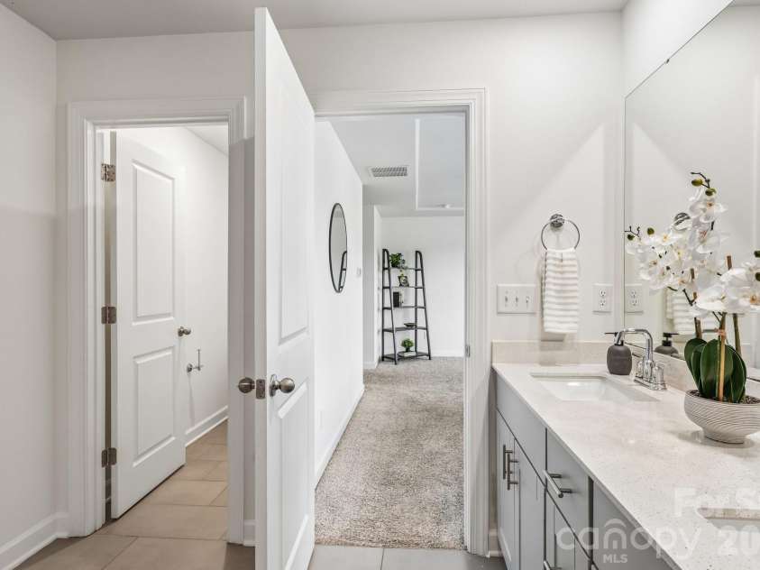 11912 Red Leaf Drive, Charlotte, NC 28215.  MLS# CAR4380337, YatesRealty ID 26367. 