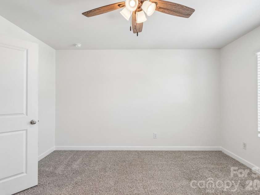 11912 Red Leaf Drive, Charlotte, NC 28215.  MLS# CAR4380337, YatesRealty ID 26367. 