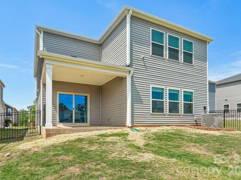 11912 Red Leaf Drive, Charlotte, NC 28215.  MLS# CAR4380337, YatesRealty ID 26367. 