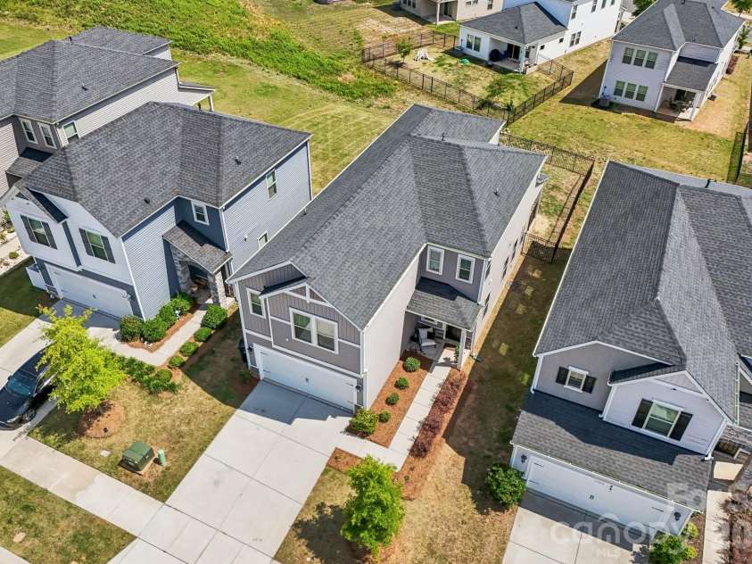 11912 Red Leaf Drive, Charlotte, NC 28215.  MLS# CAR4380337, YatesRealty ID 26367. 