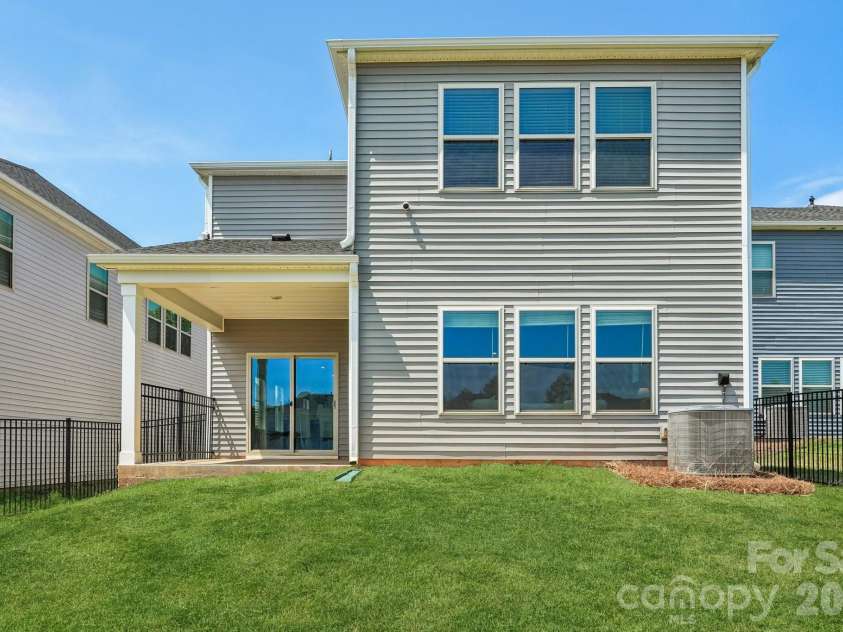 11912 Red Leaf Drive, Charlotte, NC 28215.  MLS# CAR4380337, YatesRealty ID 26367. 