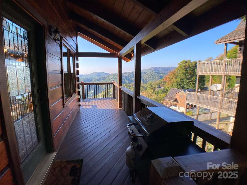 141 Scenic Wolf Drive, Mars Hill, NC 28754.  MLS# CAR4272313, YatesRealty ID 26367. 