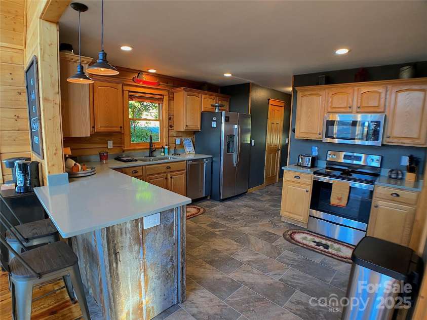 141 Scenic Wolf Drive, Mars Hill, NC 28754.  MLS# CAR4272313, YatesRealty ID 26367. 