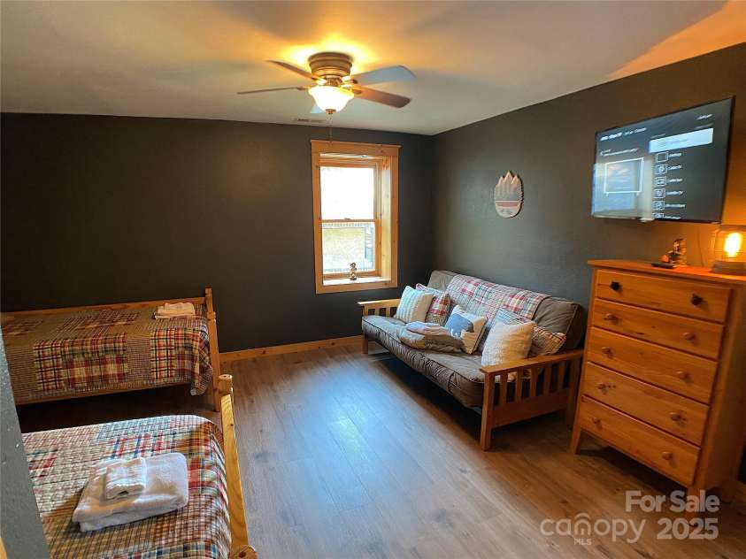 141 Scenic Wolf Drive, Mars Hill, NC 28754.  MLS# CAR4272313, YatesRealty ID 26367. 