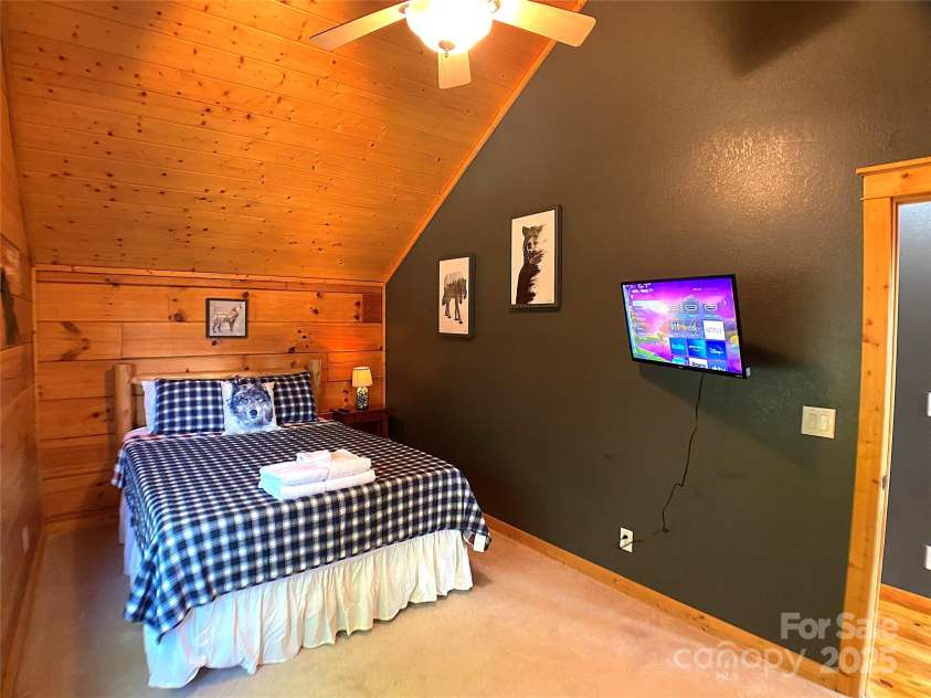 141 Scenic Wolf Drive, Mars Hill, NC 28754.  MLS# CAR4272313, YatesRealty ID 26367. 