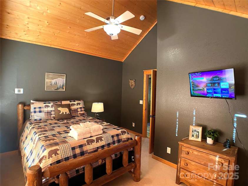 141 Scenic Wolf Drive, Mars Hill, NC 28754.  MLS# CAR4272313, YatesRealty ID 26367. 