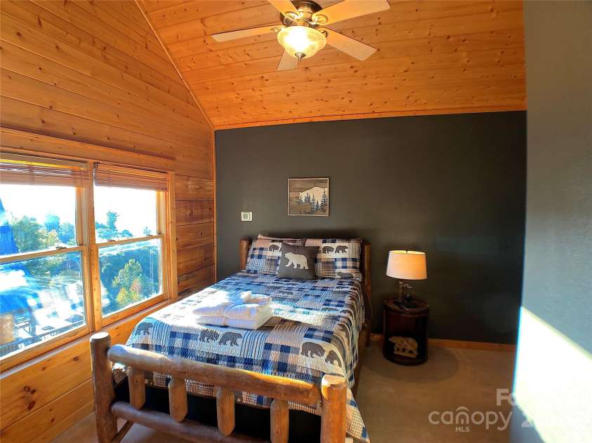 141 Scenic Wolf Drive, Mars Hill, NC 28754.  MLS# CAR4272313, YatesRealty ID 26367. 