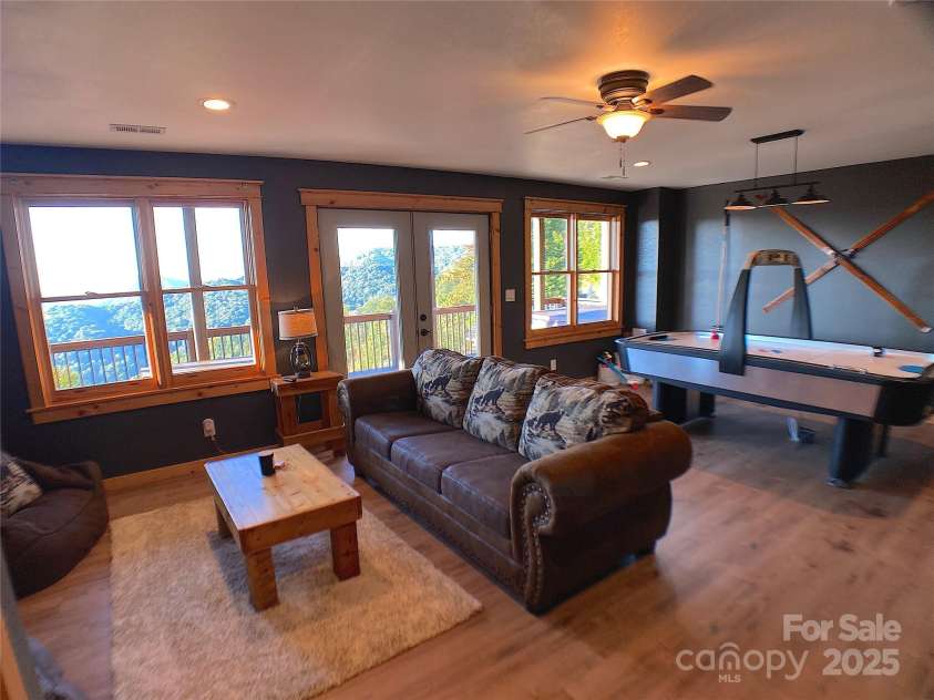 141 Scenic Wolf Drive, Mars Hill, NC 28754.  MLS# CAR4272313, YatesRealty ID 26367. 