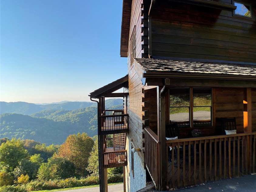 141 Scenic Wolf Drive, Mars Hill, NC 28754.  MLS# CAR4272313, YatesRealty ID 26367. 