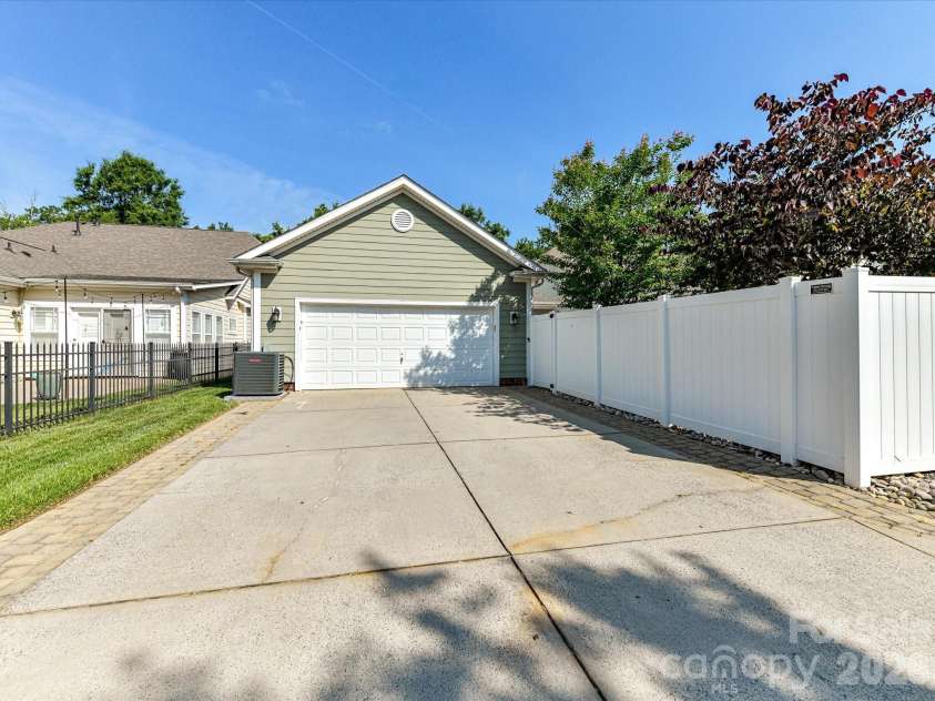 7002 Ladys Secret Drive, Indian Trail, NC 28079.  MLS# CAR4385034, YatesRealty ID 26369. 