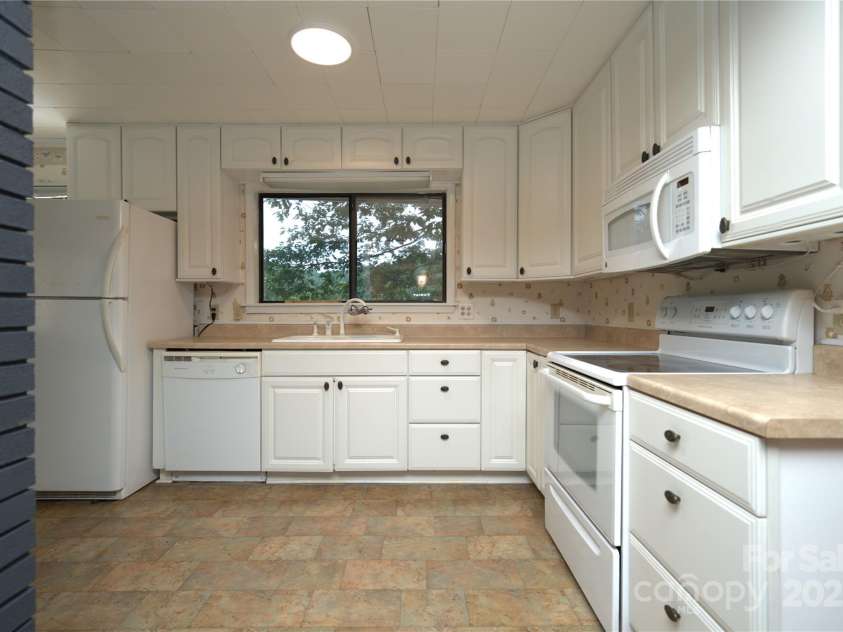218 McGuffey Ridge Ridge, Gerton, NC 28735.  MLS# CAR4268730, YatesRealty ID 2637. Kitchen