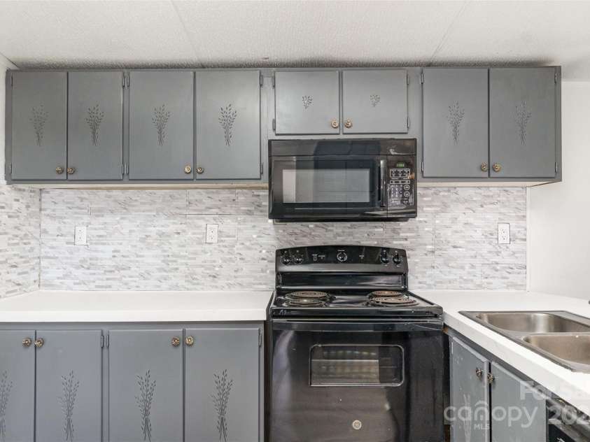 326 Chestnut Ridge Road, Kings Mountain, NC 28086.  MLS# CAR4207757, YatesRealty ID 2637. 