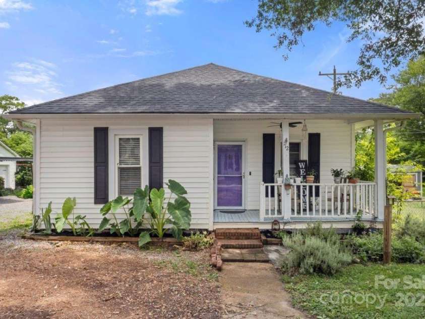 112 Fulton Drive, Kings Mountain, NC 28086.  MLS# CAR4279317, YatesRealty ID 26370. 