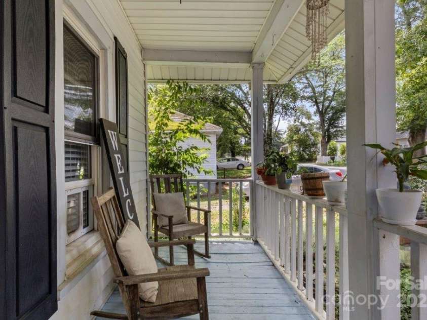 112 Fulton Drive, Kings Mountain, NC 28086.  MLS# CAR4279317, YatesRealty ID 26370. 