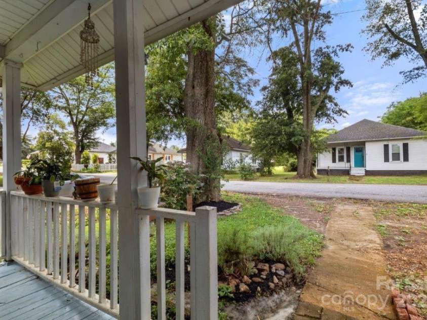 112 Fulton Drive, Kings Mountain, NC 28086.  MLS# CAR4279317, YatesRealty ID 26370. 