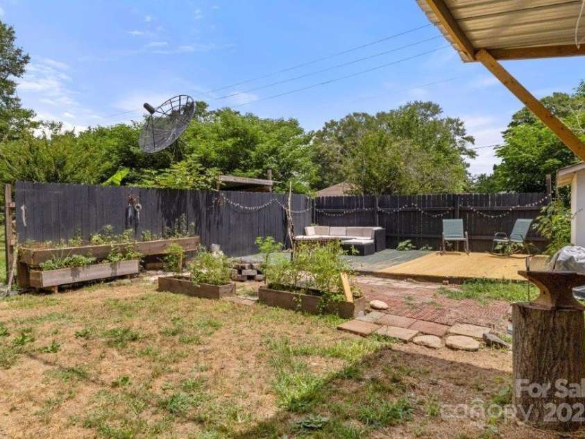 112 Fulton Drive, Kings Mountain, NC 28086.  MLS# CAR4279317, YatesRealty ID 26370. 