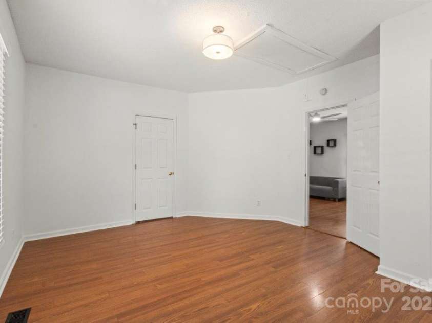 112 Fulton Drive, Kings Mountain, NC 28086.  MLS# CAR4279317, YatesRealty ID 26370. 