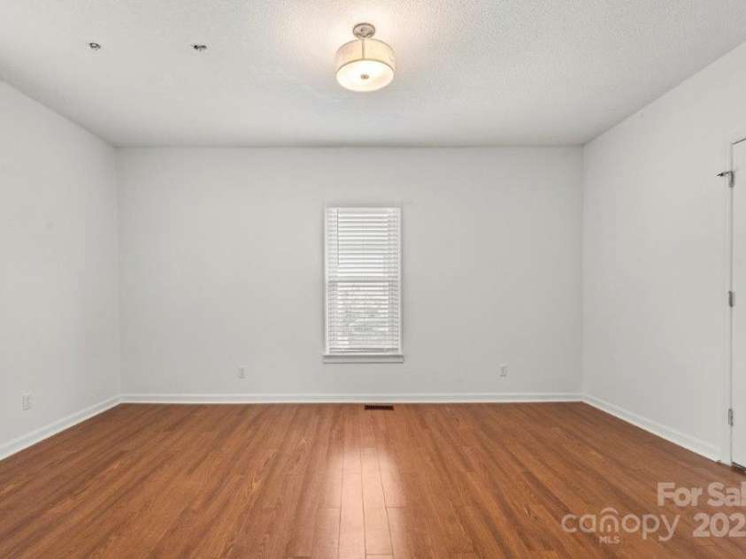 112 Fulton Drive, Kings Mountain, NC 28086.  MLS# CAR4279317, YatesRealty ID 26370. 