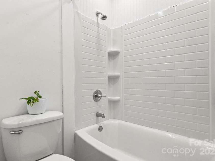 112 Fulton Drive, Kings Mountain, NC 28086.  MLS# CAR4279317, YatesRealty ID 26370. 