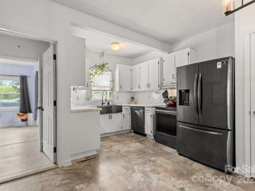 112 Fulton Drive, Kings Mountain, NC 28086.  MLS# CAR4279317, YatesRealty ID 26370. 