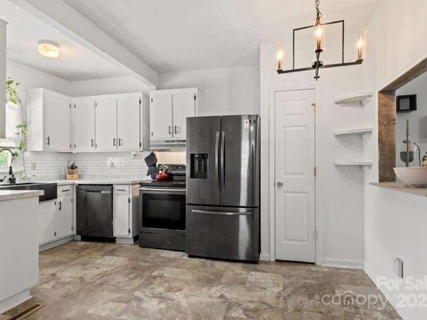 112 Fulton Drive, Kings Mountain, NC 28086.  MLS# CAR4279317, YatesRealty ID 26370. 