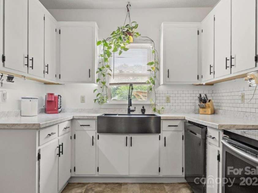 112 Fulton Drive, Kings Mountain, NC 28086.  MLS# CAR4279317, YatesRealty ID 26370. 