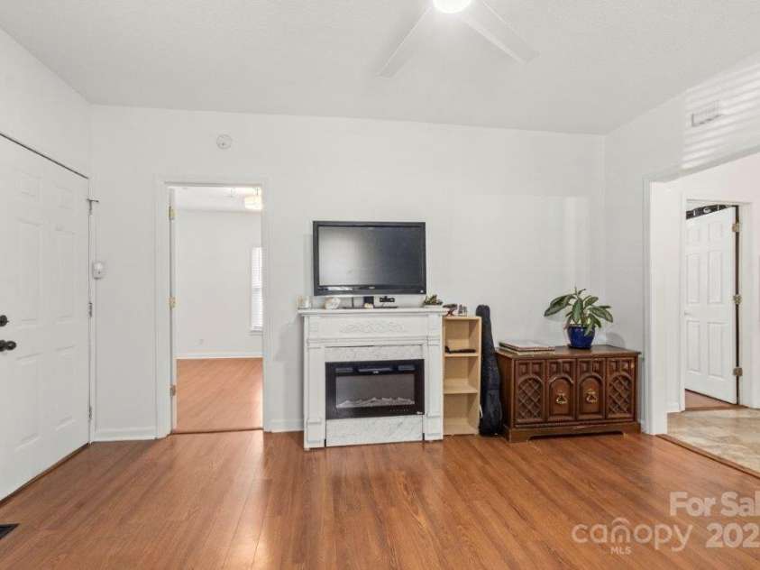 112 Fulton Drive, Kings Mountain, NC 28086.  MLS# CAR4279317, YatesRealty ID 26370. 