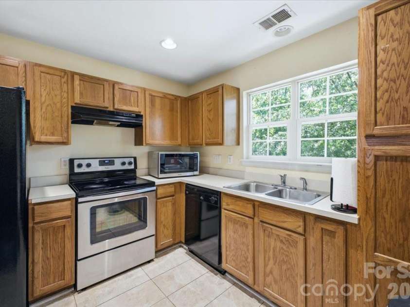 6552 Quarterbridge Lane, Charlotte, NC 28262.  MLS# CAR4386437, YatesRealty ID 26372. Kitchen