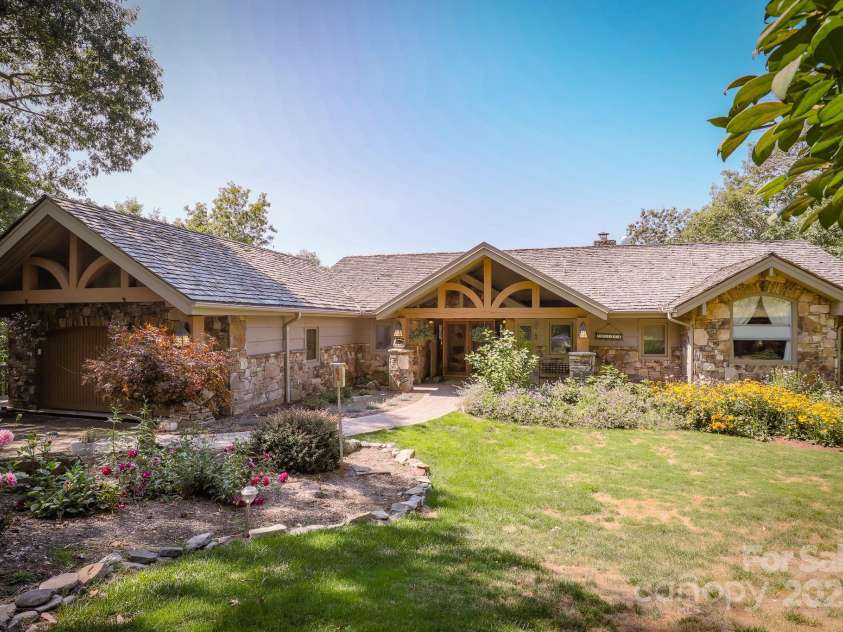 218 Slickrock Road, Burnsville, NC 28714.  MLS# CAR4269867, YatesRealty ID 26373. 