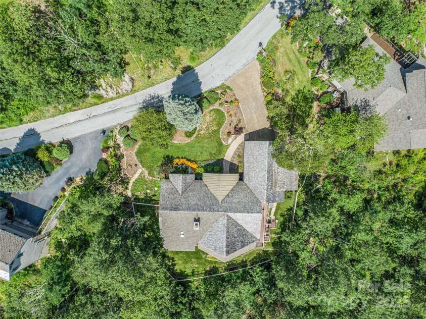 218 Slickrock Road, Burnsville, NC 28714.  MLS# CAR4269867, YatesRealty ID 26373. 