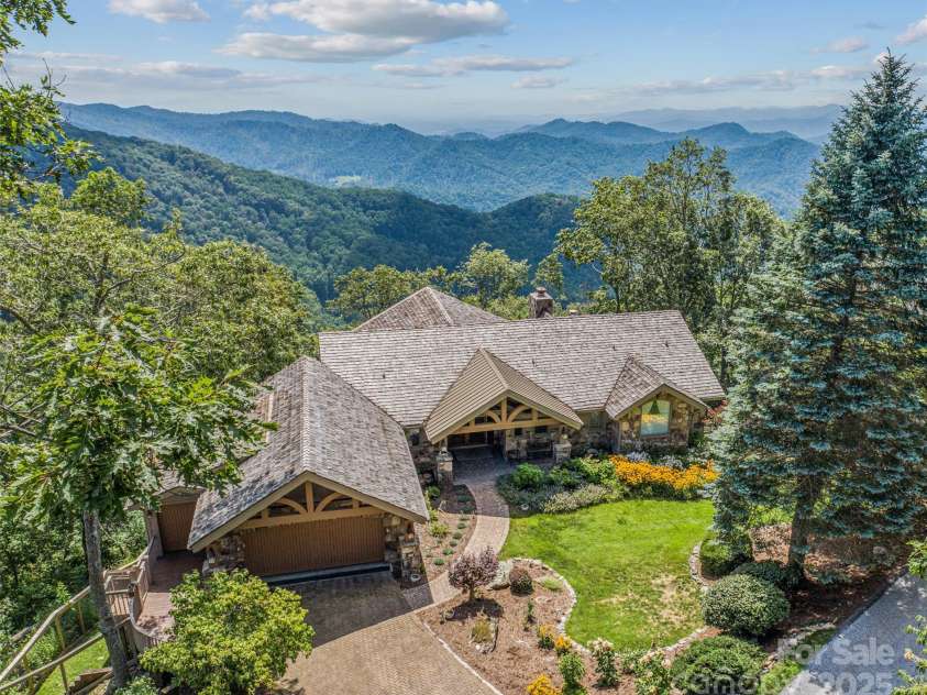 218 Slickrock Road, Burnsville, NC 28714.  MLS# CAR4269867, YatesRealty ID 26373. 