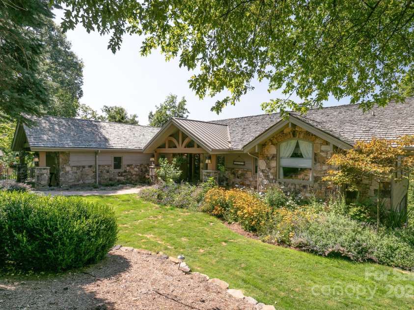 218 Slickrock Road, Burnsville, NC 28714.  MLS# CAR4269867, YatesRealty ID 26373. 