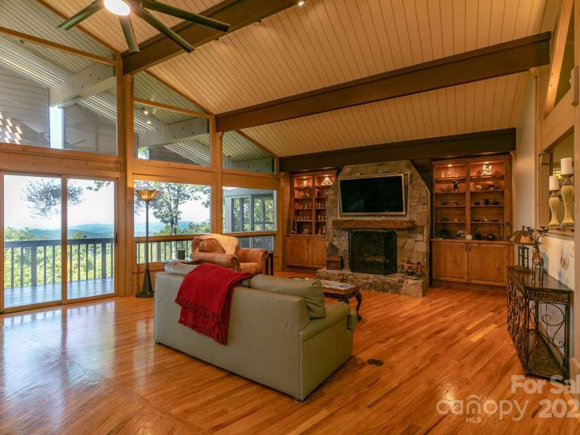 218 Slickrock Road, Burnsville, NC 28714.  MLS# CAR4269867, YatesRealty ID 26373. 