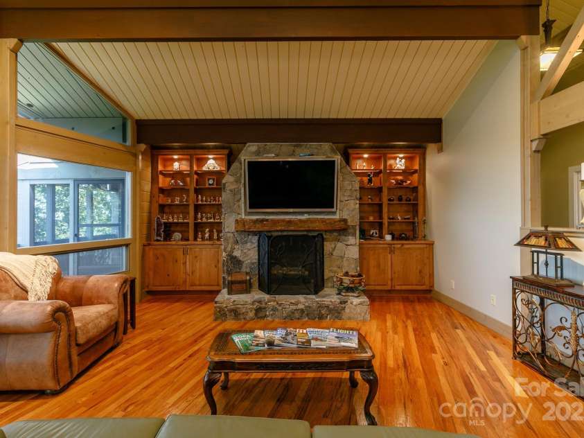 218 Slickrock Road, Burnsville, NC 28714.  MLS# CAR4269867, YatesRealty ID 26373. 