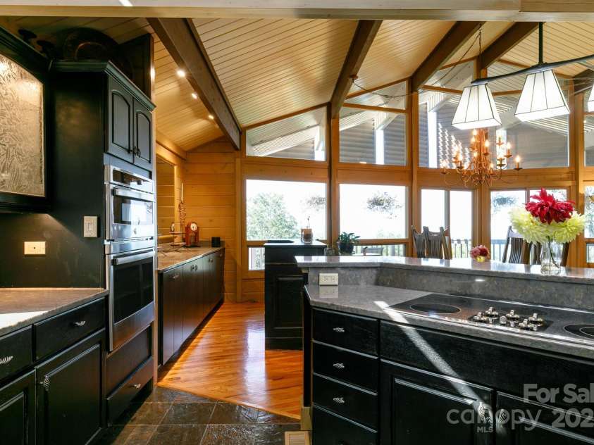 218 Slickrock Road, Burnsville, NC 28714.  MLS# CAR4269867, YatesRealty ID 26373. 