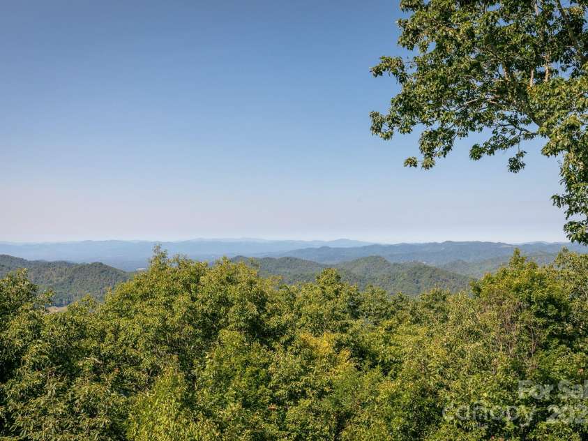 218 Slickrock Road, Burnsville, NC 28714.  MLS# CAR4269867, YatesRealty ID 26373. 