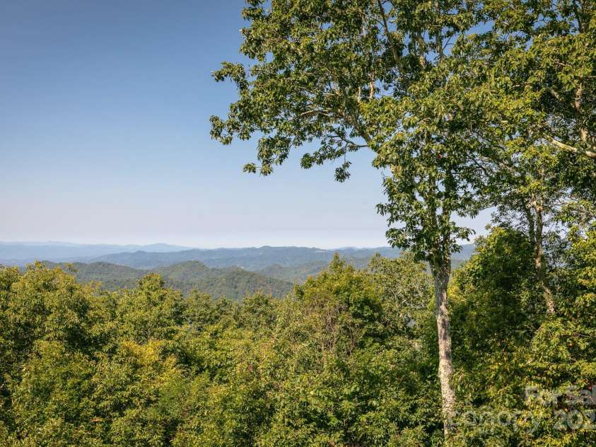 218 Slickrock Road, Burnsville, NC 28714.  MLS# CAR4269867, YatesRealty ID 26373. 