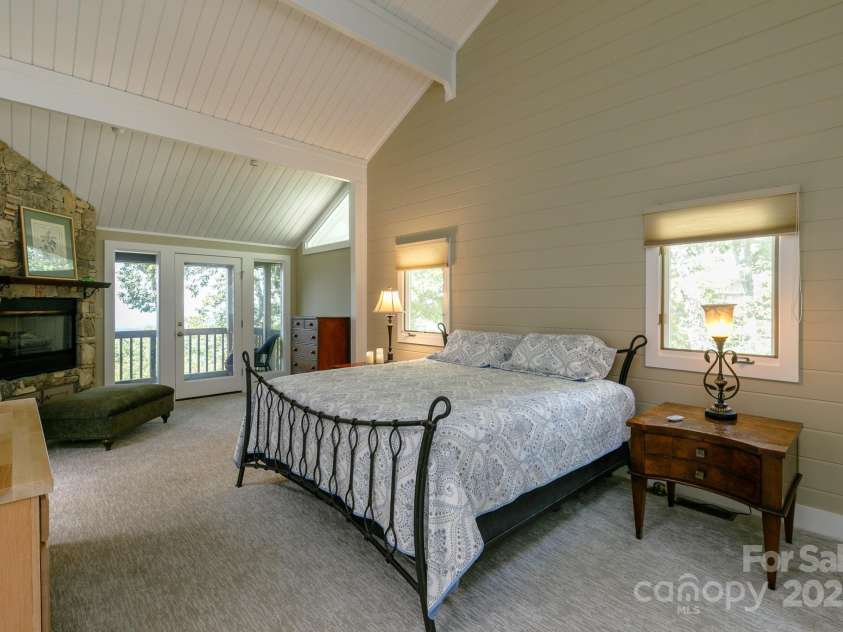 218 Slickrock Road, Burnsville, NC 28714.  MLS# CAR4269867, YatesRealty ID 26373. 