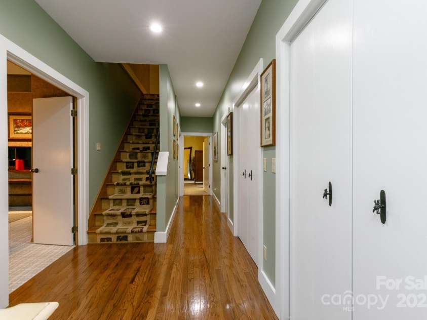 218 Slickrock Road, Burnsville, NC 28714.  MLS# CAR4269867, YatesRealty ID 26373. 