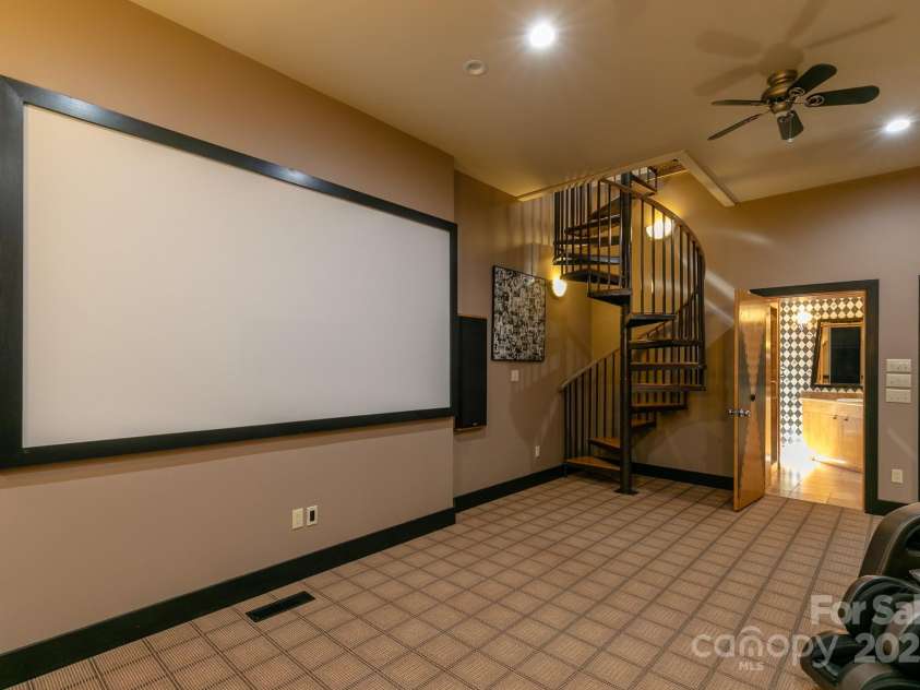 218 Slickrock Road, Burnsville, NC 28714.  MLS# CAR4269867, YatesRealty ID 26373. 