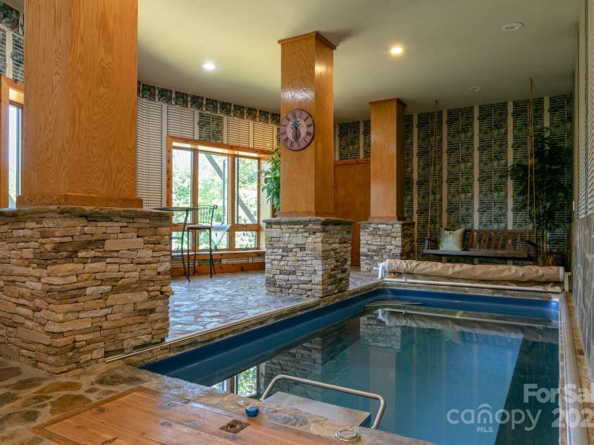 218 Slickrock Road, Burnsville, NC 28714.  MLS# CAR4269867, YatesRealty ID 26373. 