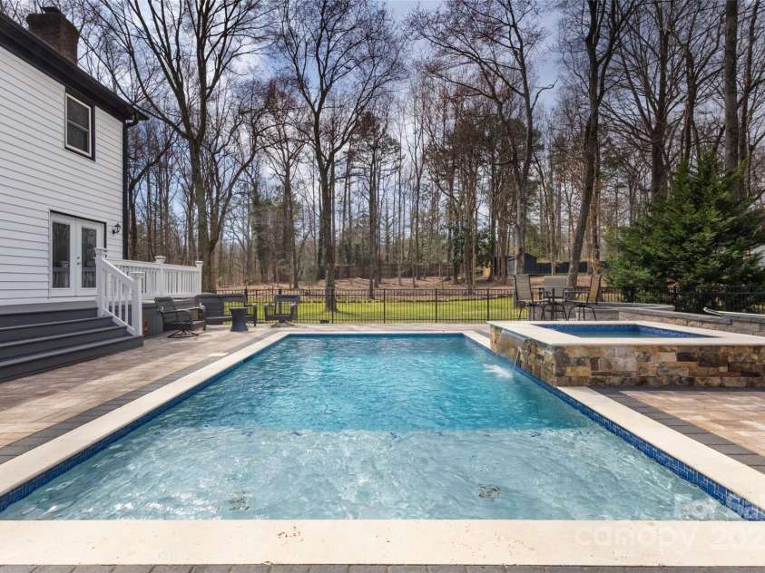 10700 Chestnut Hill Drive, Matthews, NC 28105.  MLS# CAR4279391, YatesRealty ID 26374. 