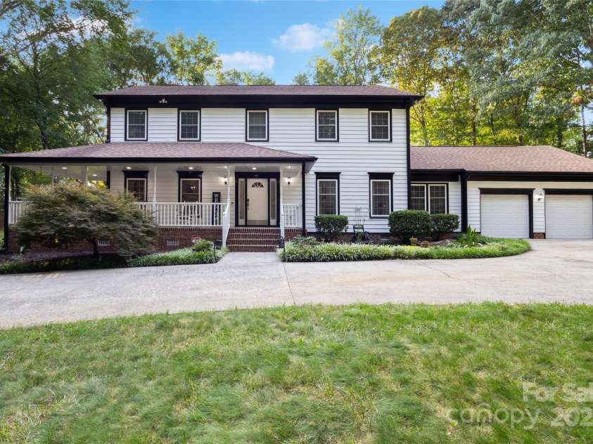 10700 Chestnut Hill Drive, Matthews, NC 28105.  MLS# CAR4279391, YatesRealty ID 26374. 