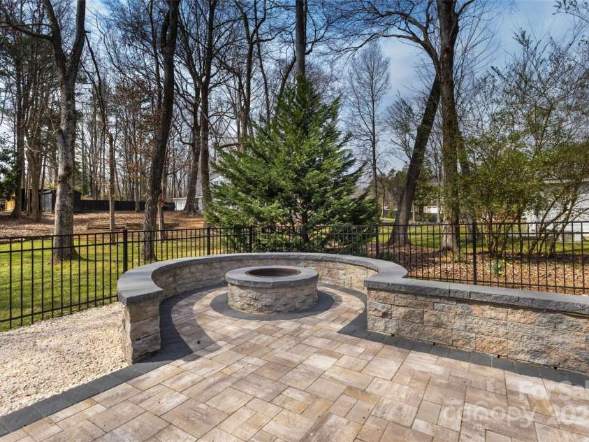 10700 Chestnut Hill Drive, Matthews, NC 28105.  MLS# CAR4279391, YatesRealty ID 26374. 