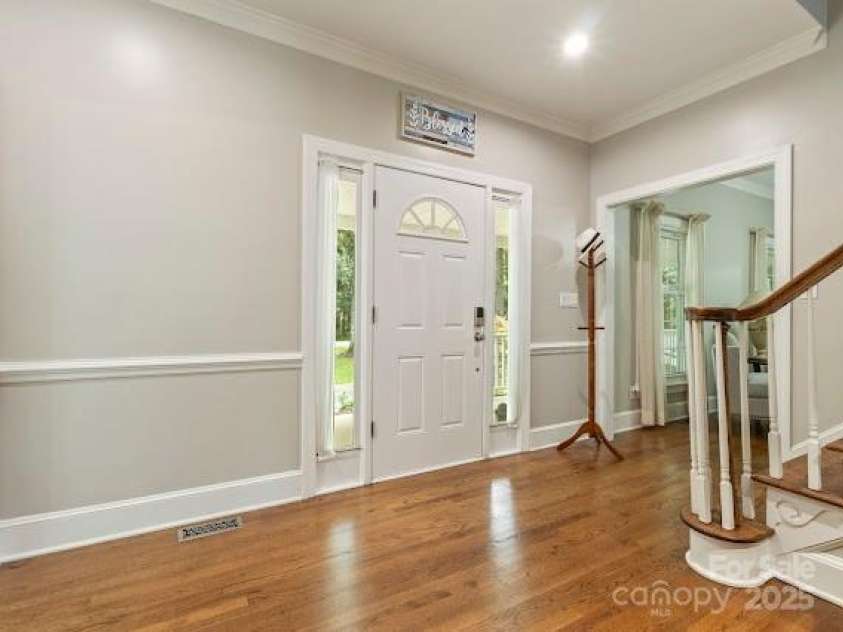 10700 Chestnut Hill Drive, Matthews, NC 28105.  MLS# CAR4279391, YatesRealty ID 26374. 